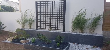 Jardinière en ardoise et paillage minéral Jardinière en ardoise et paillage minéral