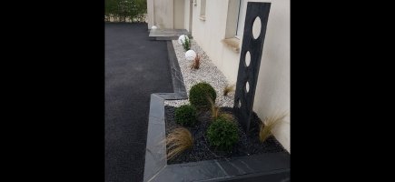 Massif déco entrée de maison 56