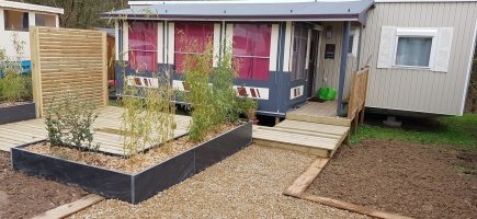 Après les travaux. Terrasse en pin, jardinières ardoise... Après les travaux. Terrasse en pin, jardinières ardoise...