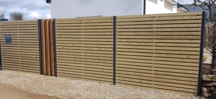 Incrustation de la boite aux lettres dans la clôture Incrustation de la boite aux lettres dans la clôture