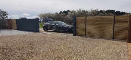 Pose portail coulissant aluminium RAL7016 Pose portail coulissant aluminium RAL7016