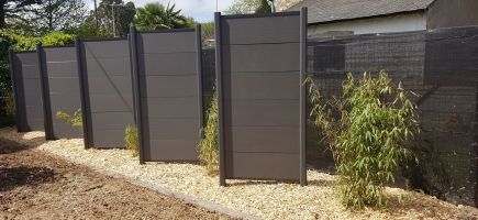 Brise vue mixant panneaux composite et Fargesia Brise vue mixant panneaux composite et Fargesia