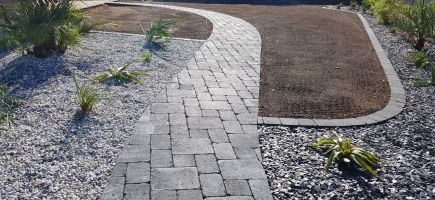 Allée pavés-massifs et paillage ardoise-56-Morbihan