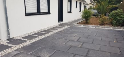 Terrasse en grès cérame avant la réalisation des joints Terrasse en grès cérame avant la réalisation des joints