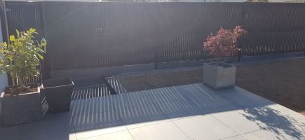 Cloture avec occultation noire PVC-56 Cloture avec occultation noire PVC-56