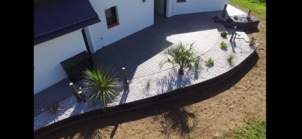 Décoration paysagère sur terrasse composite Décoration paysagère sur terrasse composite