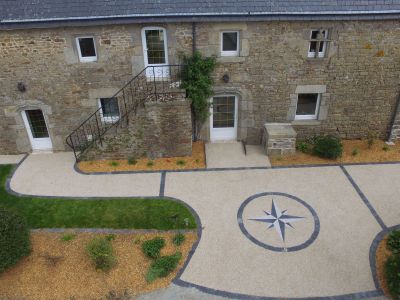 Béton désactivé Morbihan cour longère