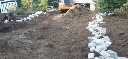 Terrassement et disposition des pavés (Vannes) Terrassement et disposition des pavés (Vannes)