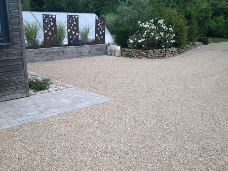 Allée carrossable. Gravillons. Dalles alvéolées. Plumergat 56 Morbihan Allée carrossable. Gravillons. Dalles alvéolées. Plumergat 56 Morbihan