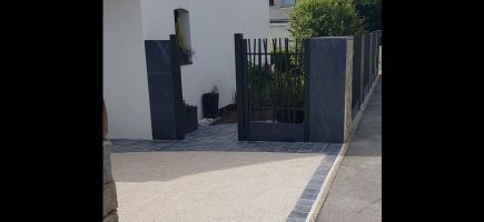 Paysagiste GRAND CHAMP clôture moderne design désactivé allée