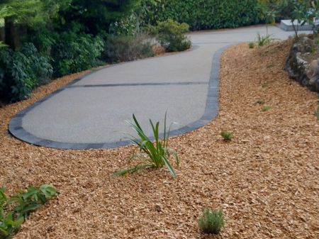 Béton désactivé teinté noir accès pietons et chainettes pavés Vannes Saint-Avé Béton désactivé teinté noir accès pietons et chainettes pavés Vannes Saint-Avé