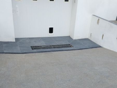 Descente garage béton désactivé et dallage grès cérame Descente garage béton désactivé et dallage grès cérame