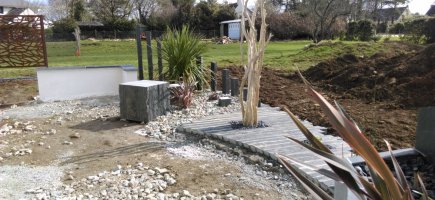 Travaux contours terrasse, bloc de schiste, panneau acier Travaux contours terrasse, bloc de schiste, panneau acier