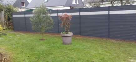 Pose d'une palissade brise-vue de 14m, en aluminium (Theix) Pose d'une palissade brise-vue de 14m, en aluminium (Theix)