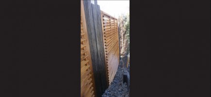 Panneau jalousie et piquets de schiste