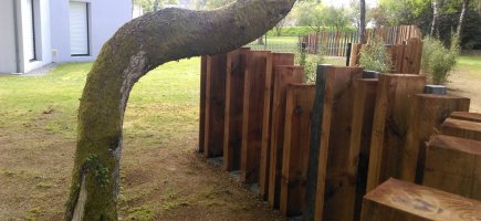 Traverses de pin et piquets de schiste Traverses de pin et piquets de schiste