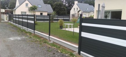 Palissade en aluminium avec lames blanches Palissade en aluminium avec lames blanches