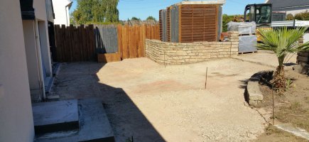 en cours de terrassement avant pose du pavage en cours de terrassement avant pose du pavage