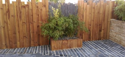 barrettes de schiste et jardinière avec bambous barrettes de schiste et jardinière avec bambous