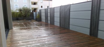 Clôture en composite, aluminium et ardoise à Quiberon (56) Clôture en composite, aluminium et ardoise à Quiberon (56)