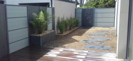 Retour contre le pignon de la maison voisine Retour contre le pignon de la maison voisine