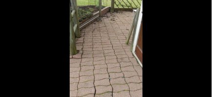 Une pose sur sable qui s'est déteriorée dans le temps Une pose sur sable qui s'est déteriorée dans le temps