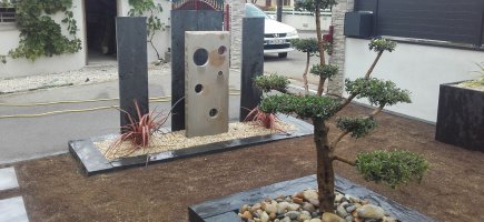 Déco de jardin en ardoise et grès Déco de jardin en ardoise et grès
