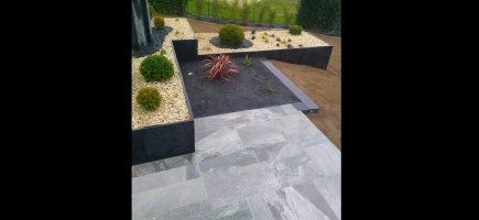 jardinière avec déco minérale